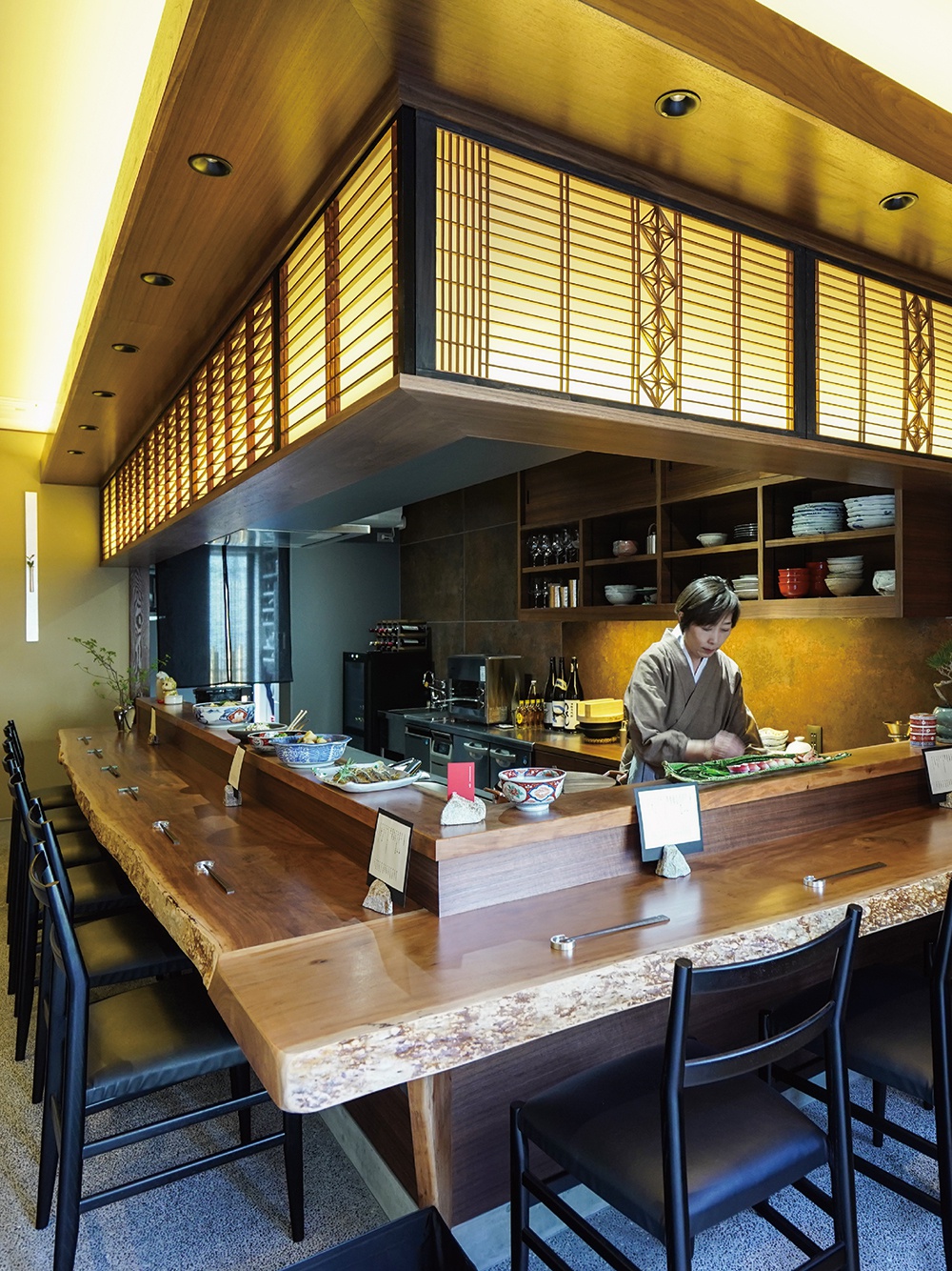 お店紹介「おでんとおばんざい『蘇芳』」