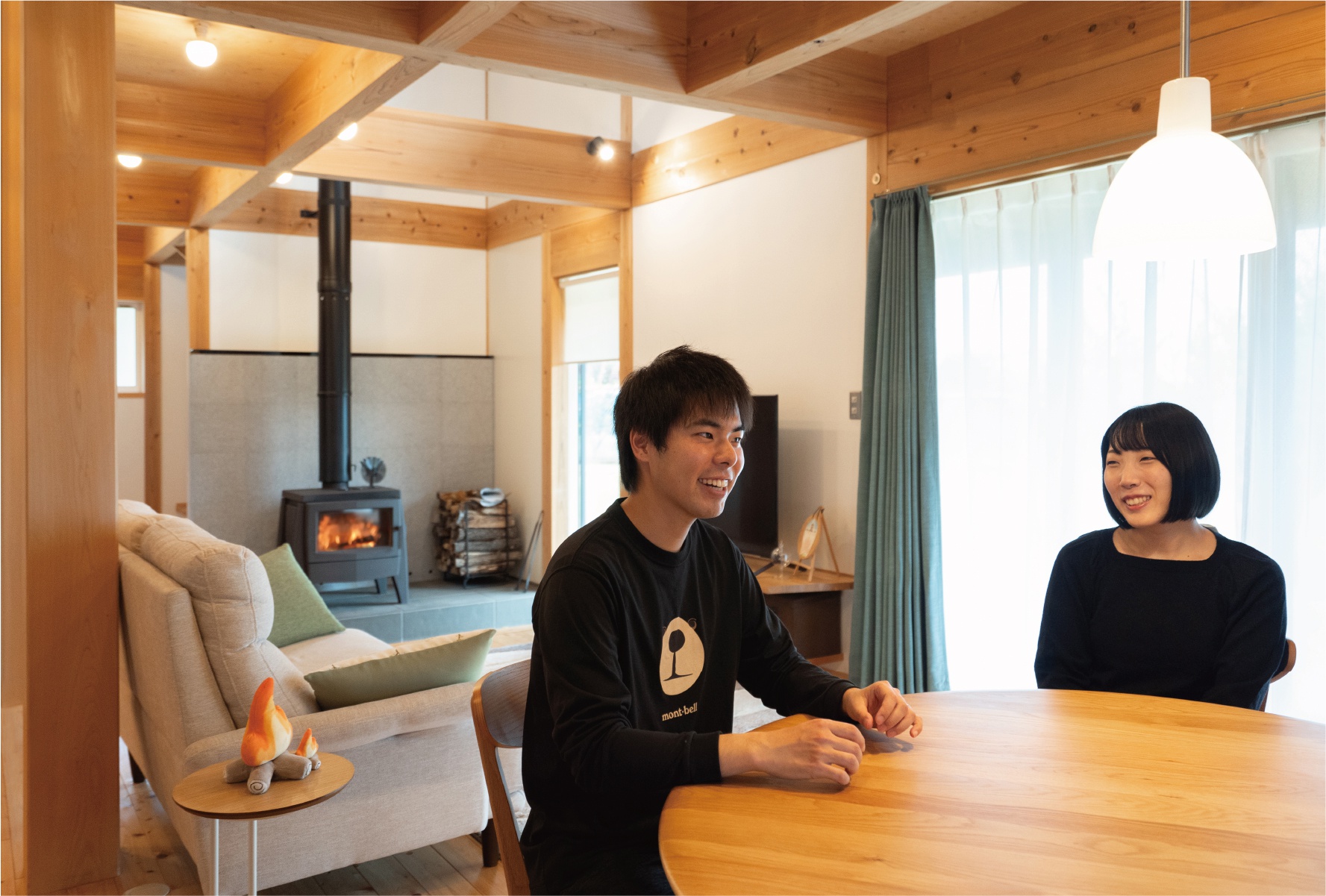HOUSE  REPORT  「薪ストーブの前が指定席。会話が弾む安らぎの家」 