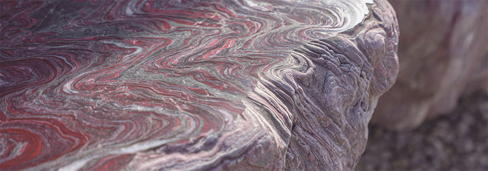 O邸の裏庭にある「伊予の赤石」のテーブル