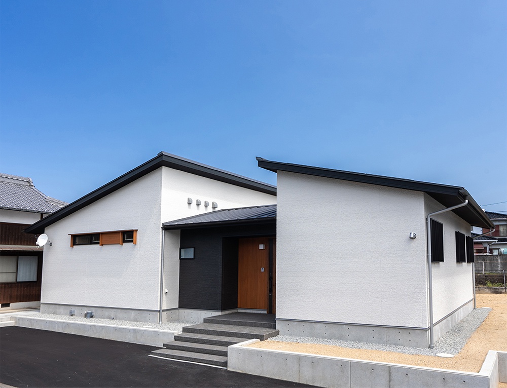 HOUSE REPORT　「暮らしやすさへの想いを叶えた　光あふれる理想の家」