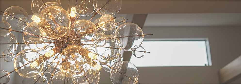 Ｔ邸のダイニングの素敵なバブルシャンデリア