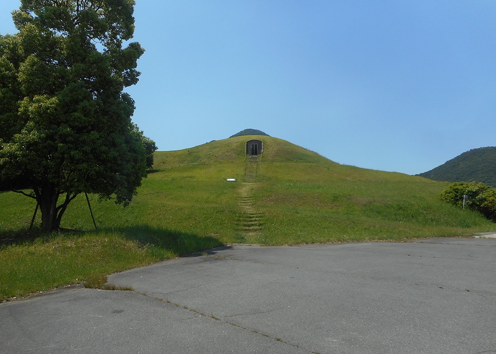 善通寺町にある王墓山古墳(おうはかやまこふん) 〈せとうちスタイルvol.14〉