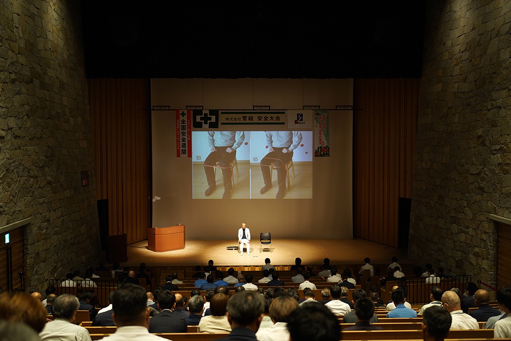 菅組 安全大会2025|小関勲さんの「ひもとれ」講演レポート