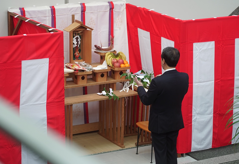 謹んで新春のお慶びを申し上げます