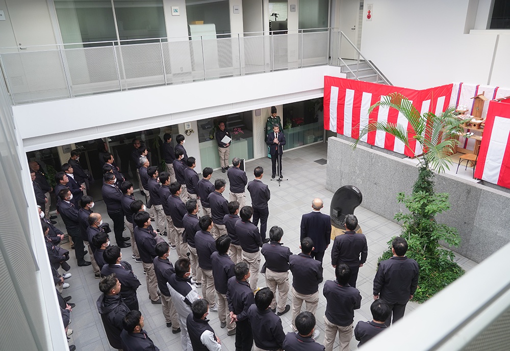 謹んで新春のお慶びを申し上げます